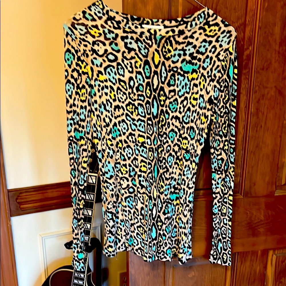 Colorful leopard print knit long-sleeve tee, soft and lightweight